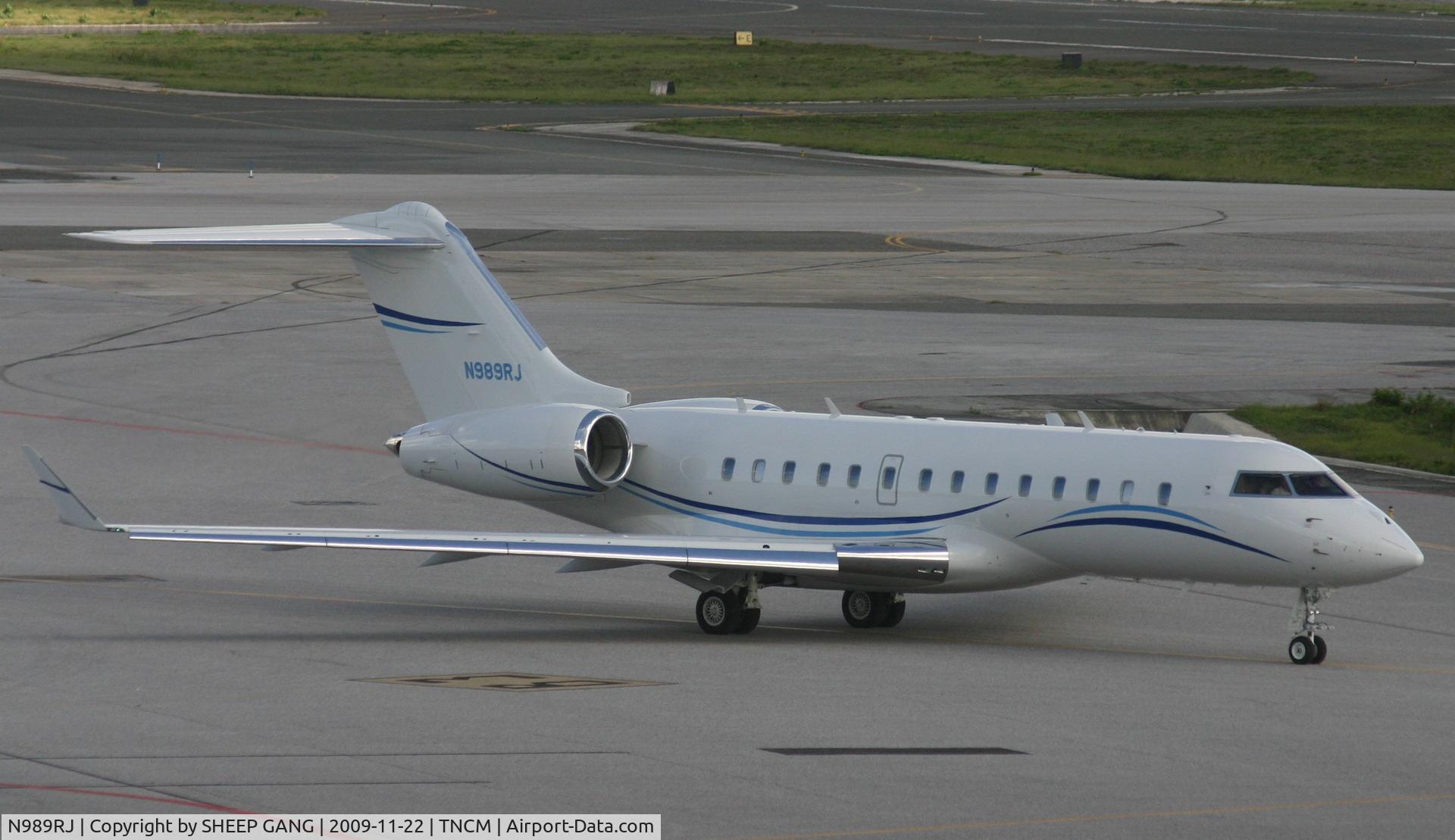 N989RJ, 2006 Bombardier BD-700-1A11 Global 5000 C/N 9224, N989RJ Jet speed taxing on the tarmac on there way to A