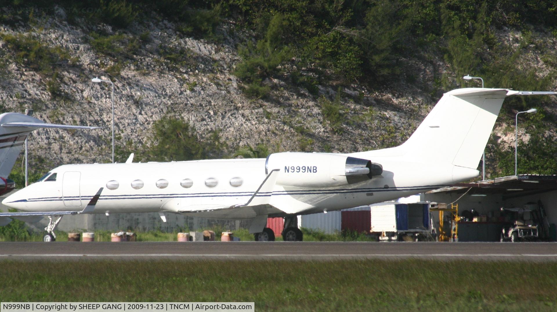 N999NB, Gulfstream Aerospace G-IV C/N 1234, Park At the far west cargo ramp
