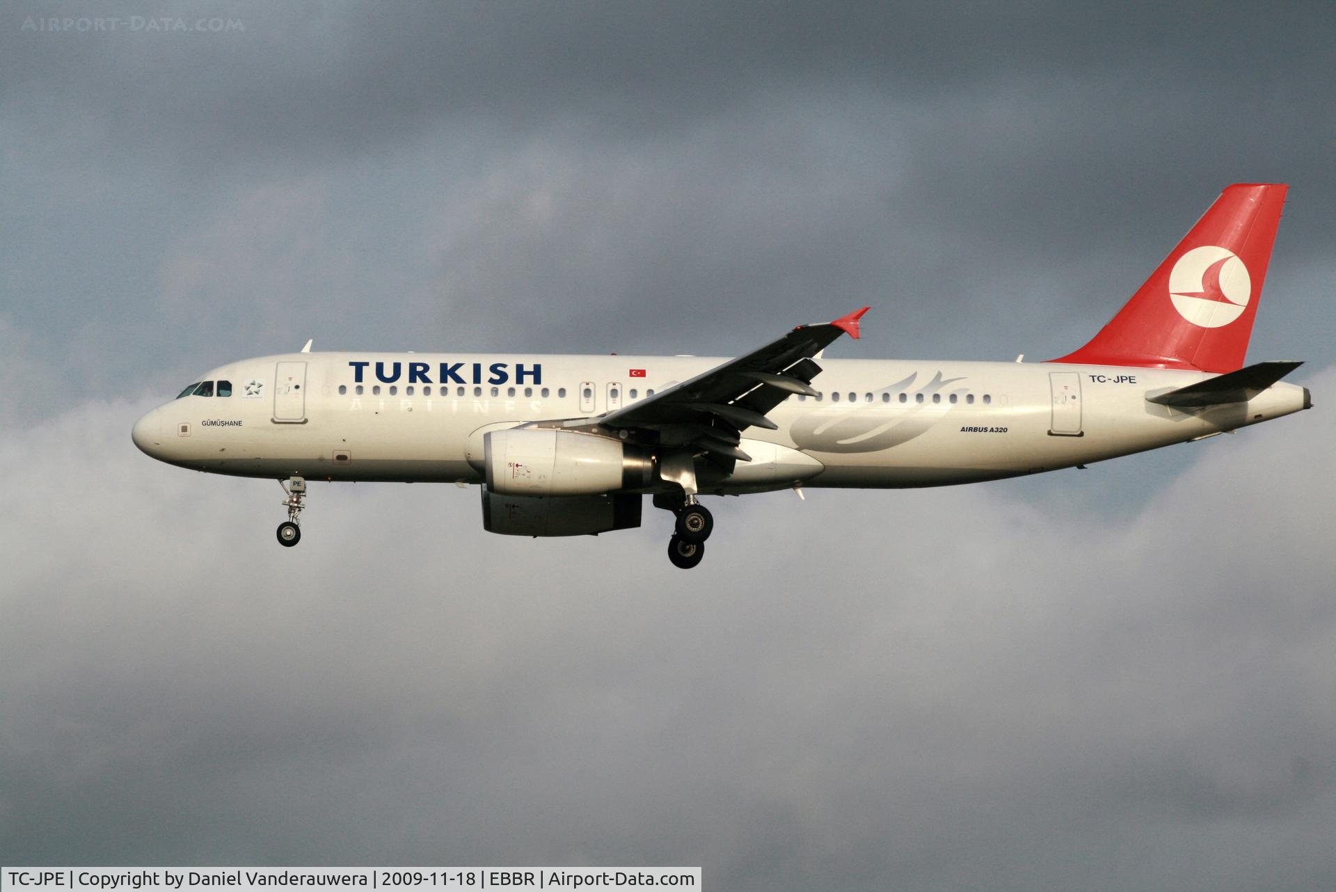 TC-JPE, 2006 Airbus A320-232 C/N 2941, Arrival of flight TK1935 to RWY 25L