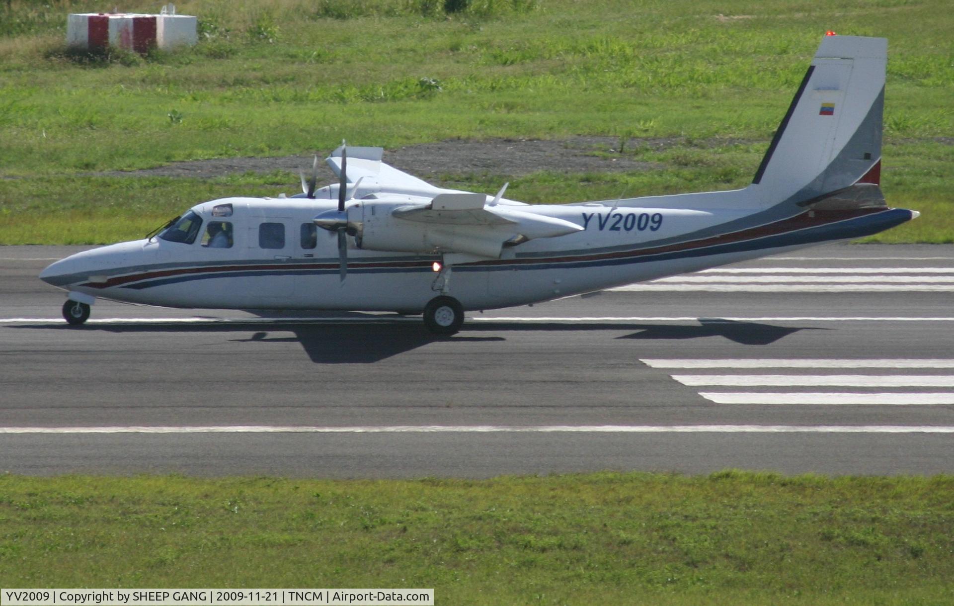 YV2009, 1978 Rockwell International 690B C/N 11499, taking off from tncm