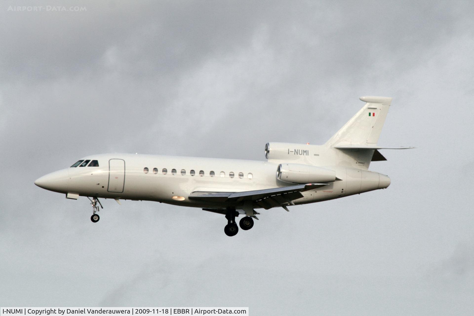 I-NUMI, 1990 Dassault Falcon 900 C/N 89, Descending to RWY 25L