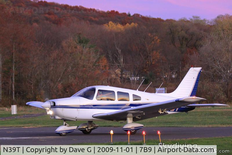N39T, 1977 Piper PA-28-161 C/N 28-7716267, Starting the takeoff roll at Ellington, CT