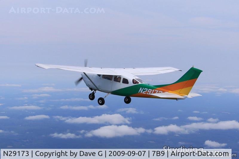 N29173, 1968 Cessna U206C Super Skywagon C/N U206-1140, In formation over Ellington, CT