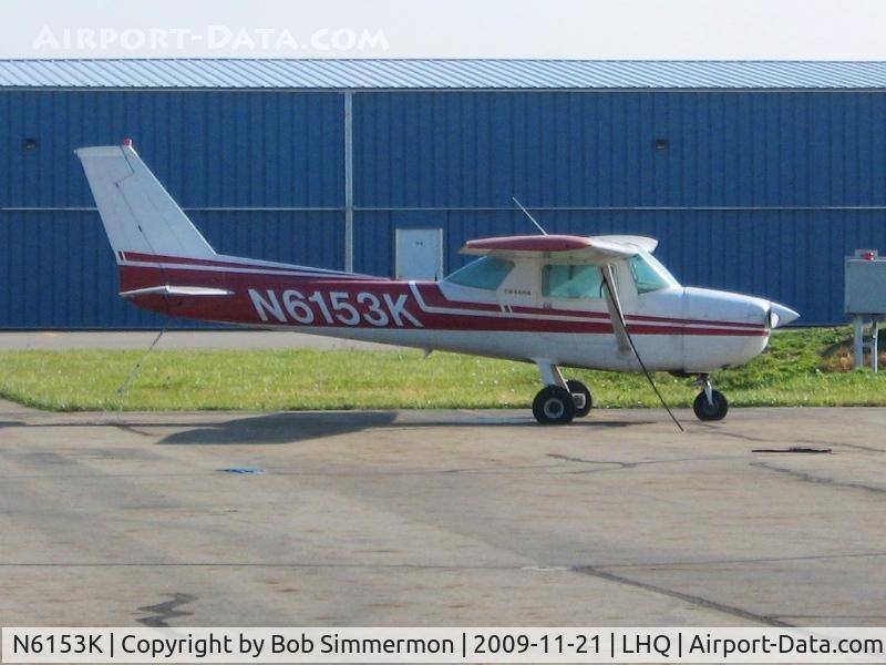 N6153K, 1975 Cessna 150M C/N 15077557, On the ramp at Lancaster, Ohio
