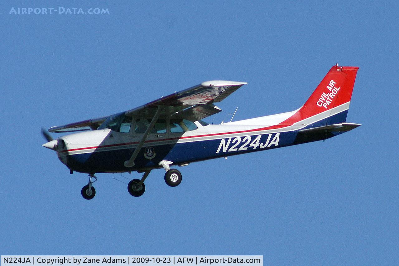 N224JA, 1986 Cessna 172P C/N 17276588, Landing at the 2009 Alliance Fort Worth Airshow