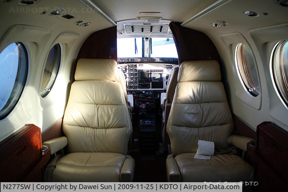 N277SW, 1981 Beech C90 King Air C/N LJ-968, cabin