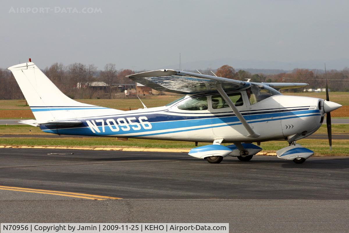 N70956, 1969 Cessna 182M Skylane C/N 18259435, Sometimes the passengers are more interesting than the plane: there's a car-seat in the back seat.