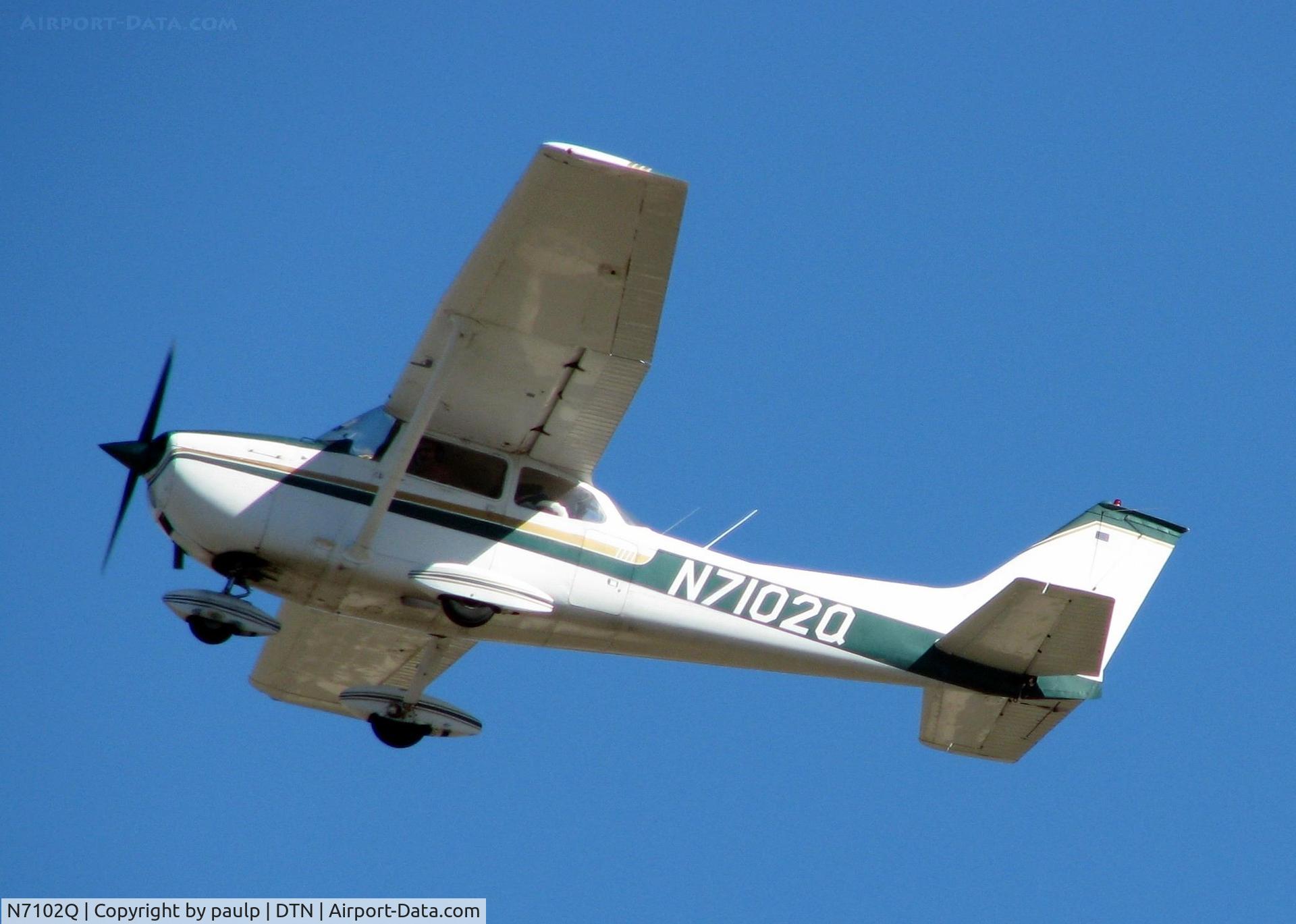N7102Q, 1972 Cessna 172L C/N 17260402, Off of 32 at Downtown Shreveport.
