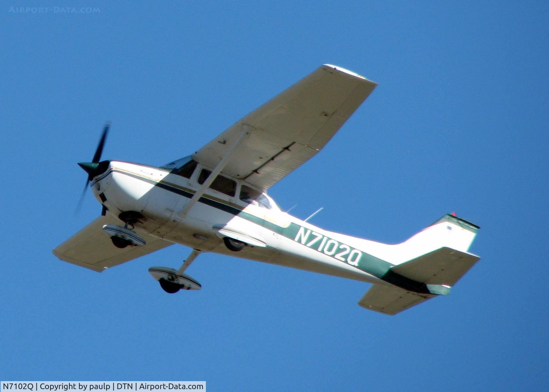N7102Q, 1972 Cessna 172L C/N 17260402, Off of 32 at Downtown Shreveport.