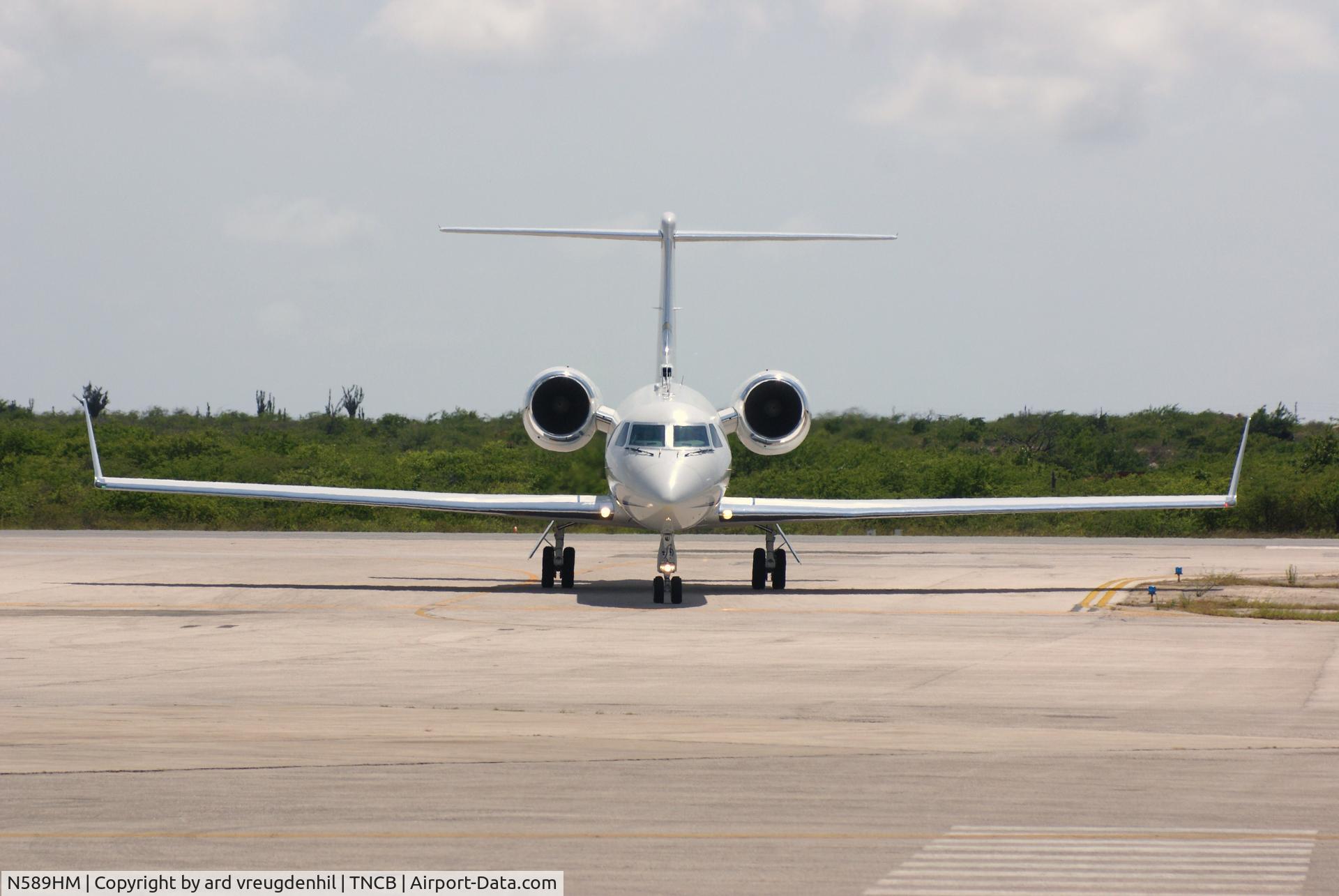 N589HM, 1990 Gulfstream Aerospace Gulfstream IV C/N 1153, at ramp of bonaire na