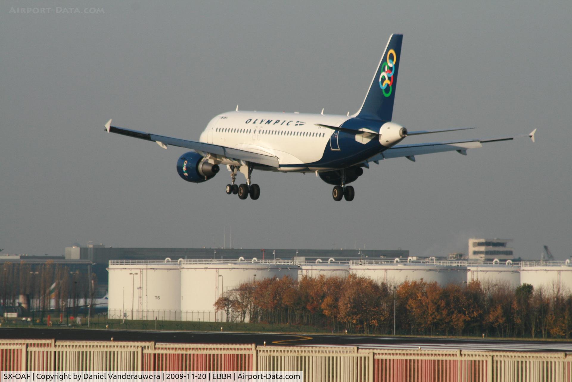 SX-OAF, 2009 Airbus A319-112 C/N 3895, Flight OA145 is descending to RWY 25L