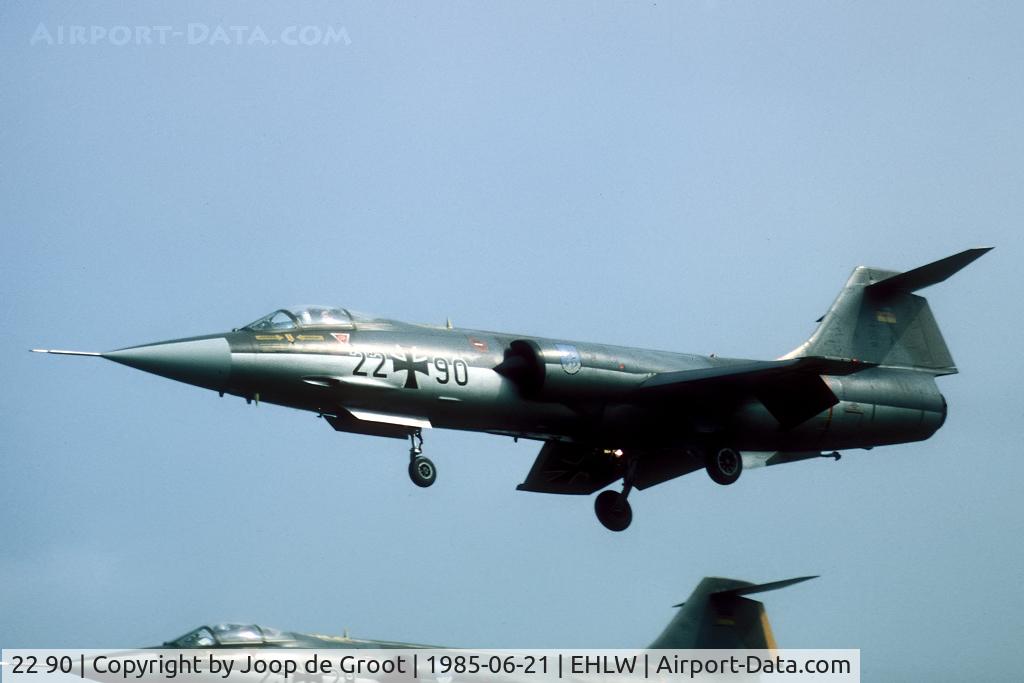 22 90, Lockheed F-104G Starfighter C/N 683-7173, Arrival for the open house at Leeuwarden.