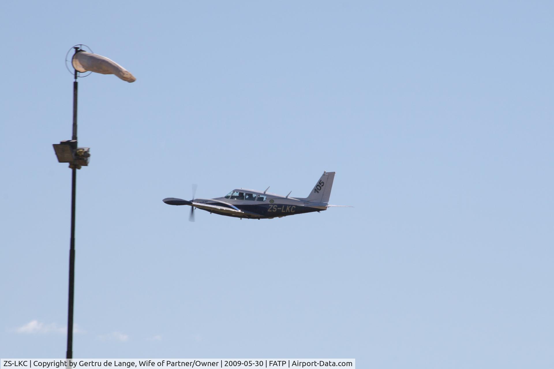 ZS-LKC, 1966 Piper PA-30-160B Twin Comanche Twin Comanche C/N 30-1375, At Presidents Trophy Air Race, Tempe, May 2009