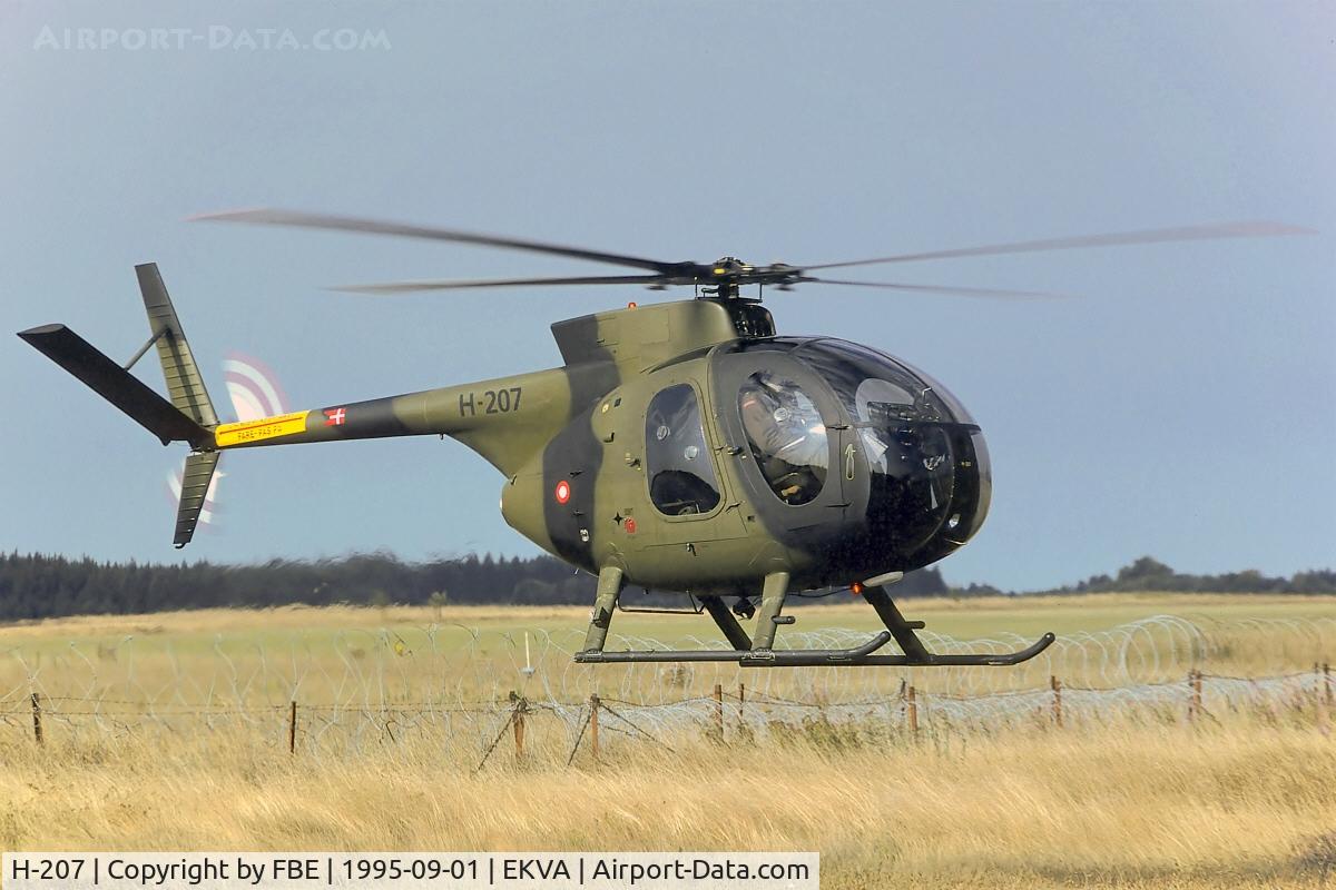 H-207, Hughes 500M C/N 41-0207M, hoovering at Vandel AB