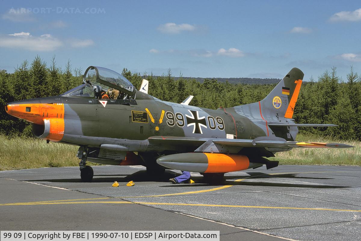 99 09, Fiat G-91R/3 C/N D468, Condor Flugdienst target towing G-91R3