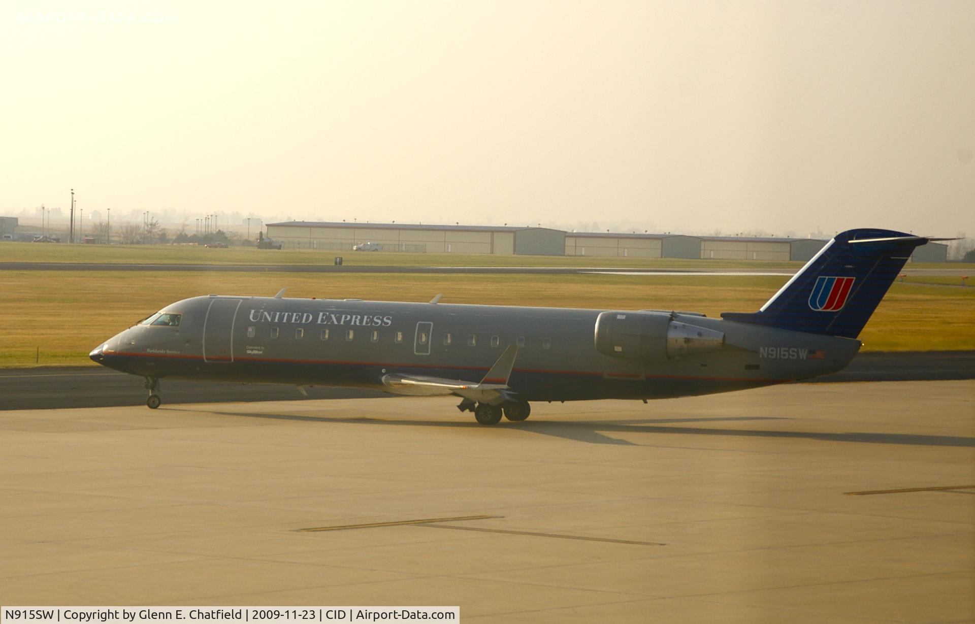 N915SW, 2002 Bombardier CRJ-200LR (CL-600-2B19) C/N 7615, Taxiing out of Landmark for runway 27 - hazy morning