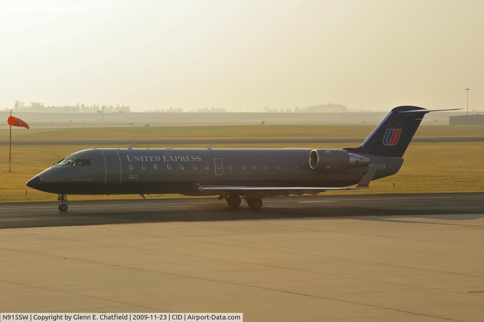 N915SW, 2002 Bombardier CRJ-200LR (CL-600-2B19) C/N 7615, Taxiing out of Landmark for runway 27 - hazy morning