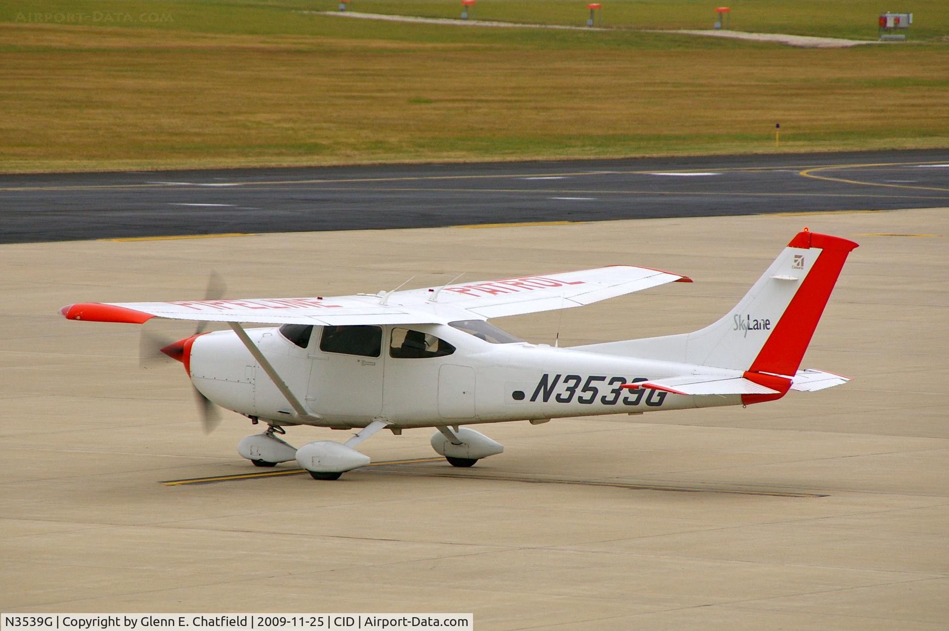 N3539G, 2001 Cessna 182T Skylane C/N 18281039, Taxiing to runway 27 from Landmark FBO