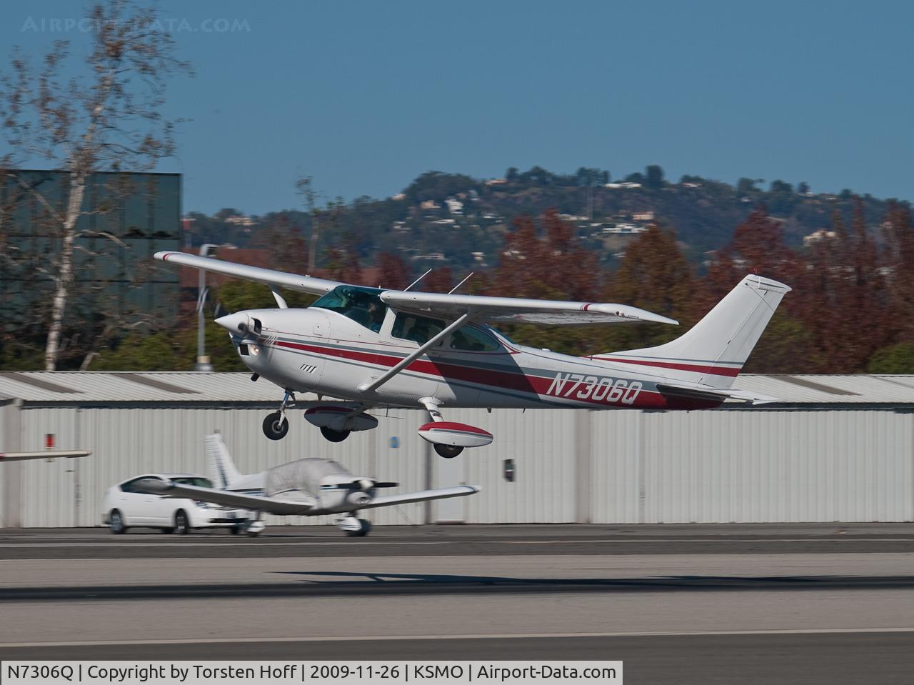 N7306Q, 1971 Cessna 182P Skylane C/N 18260946, N7306Q departing from RWY 21