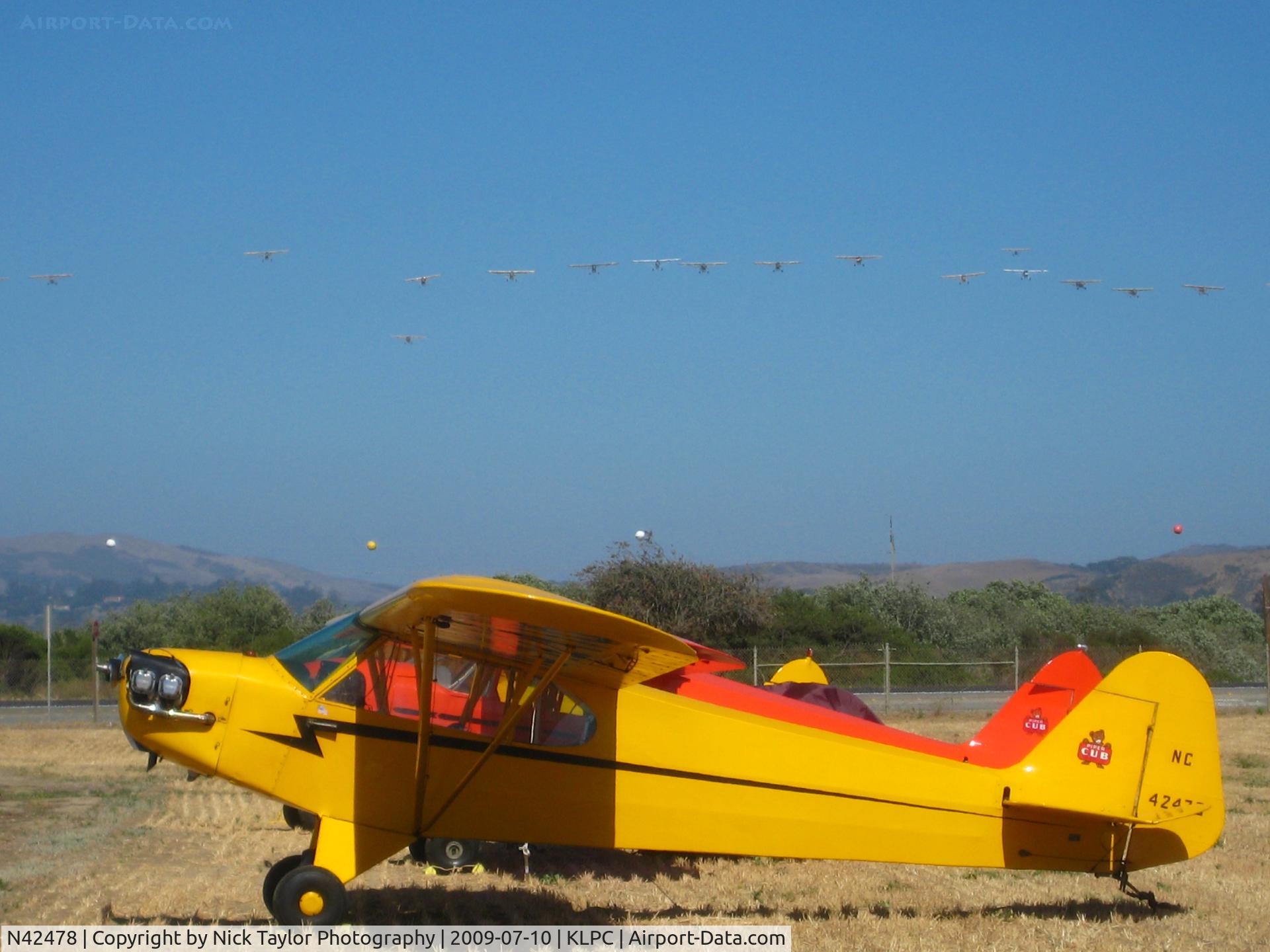 N42478, 1945 Piper J3C-65 Cub C/N 14747, Lompoc Piper Cub fly-in 09' Mass Fly Over