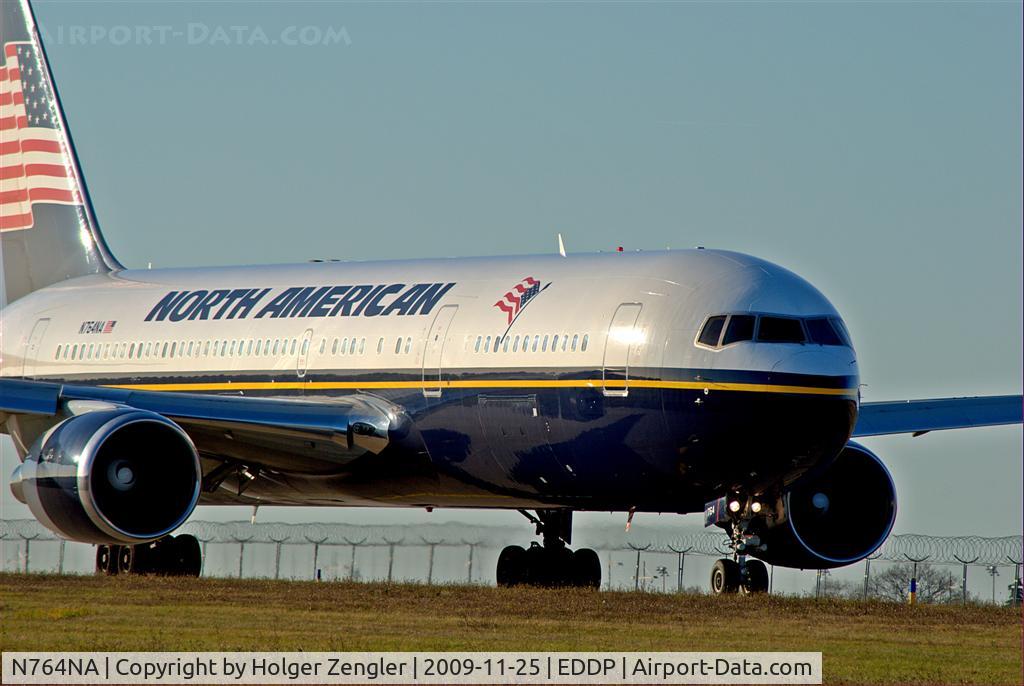 N764NA, 1993 Boeing 767-328 C/N 27135, Taxiing to rwy 26R