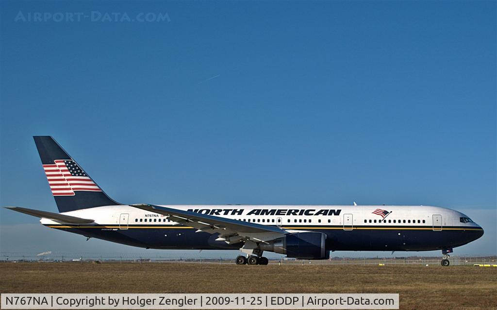 N767NA, 1996 Boeing 767-324 C/N 27569, Taxiing to a take off to eastern destinations