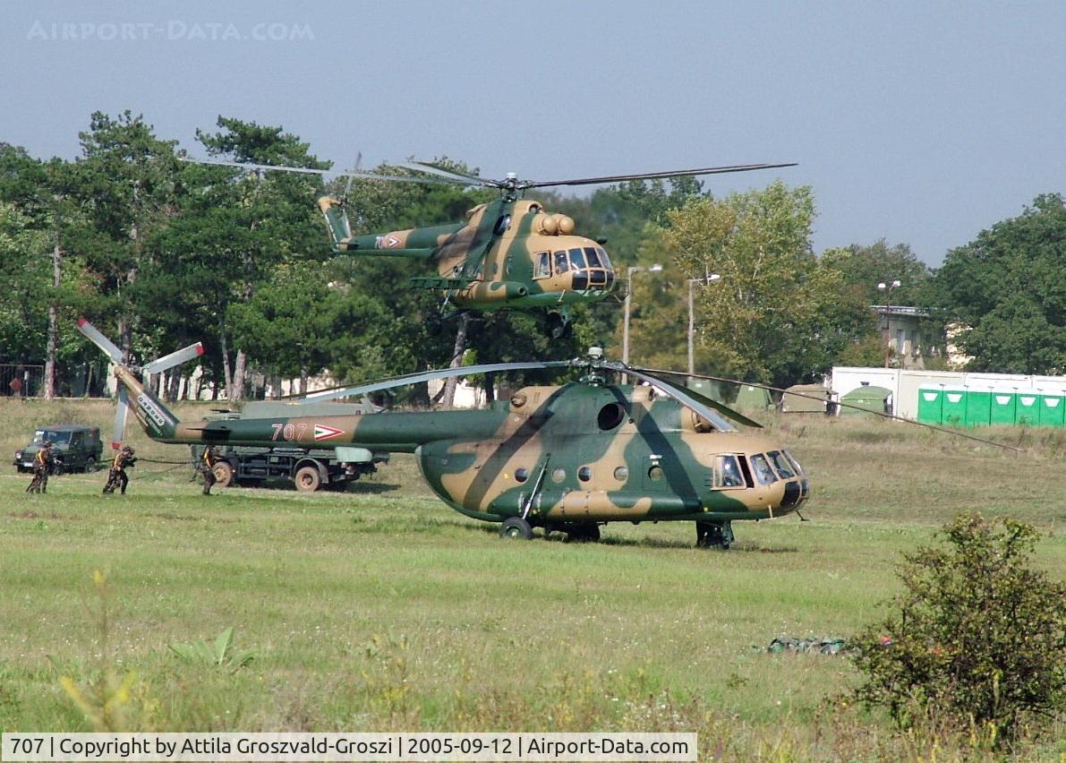 707, 1989 Mil Mi-17TPB C/N 220P02, Veszprém-Jutas-Ujmajor temporary army helicopter base.