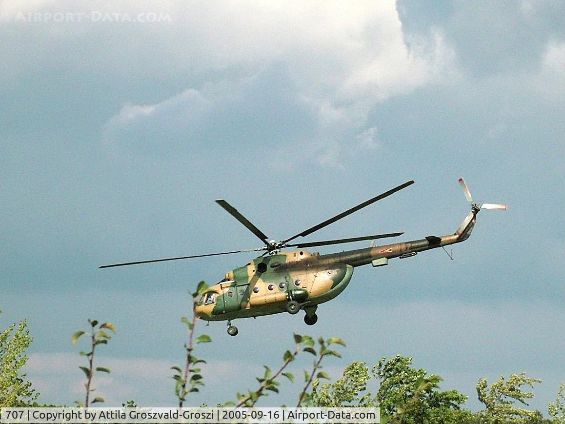 707, 1989 Mil Mi-17TPB C/N 220P02, Veszprém-Jutas-Ujmajor temporary army helicopter base.