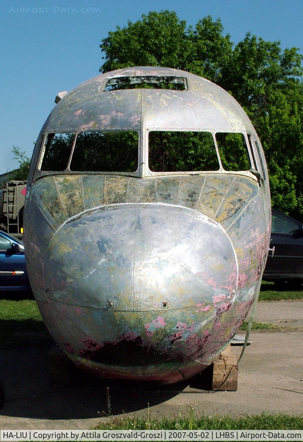 HA-LIU, 1951 Lisunov Li-2T C/N 18439306, The dismantled HA-LIU Li-2 of his cockpit.