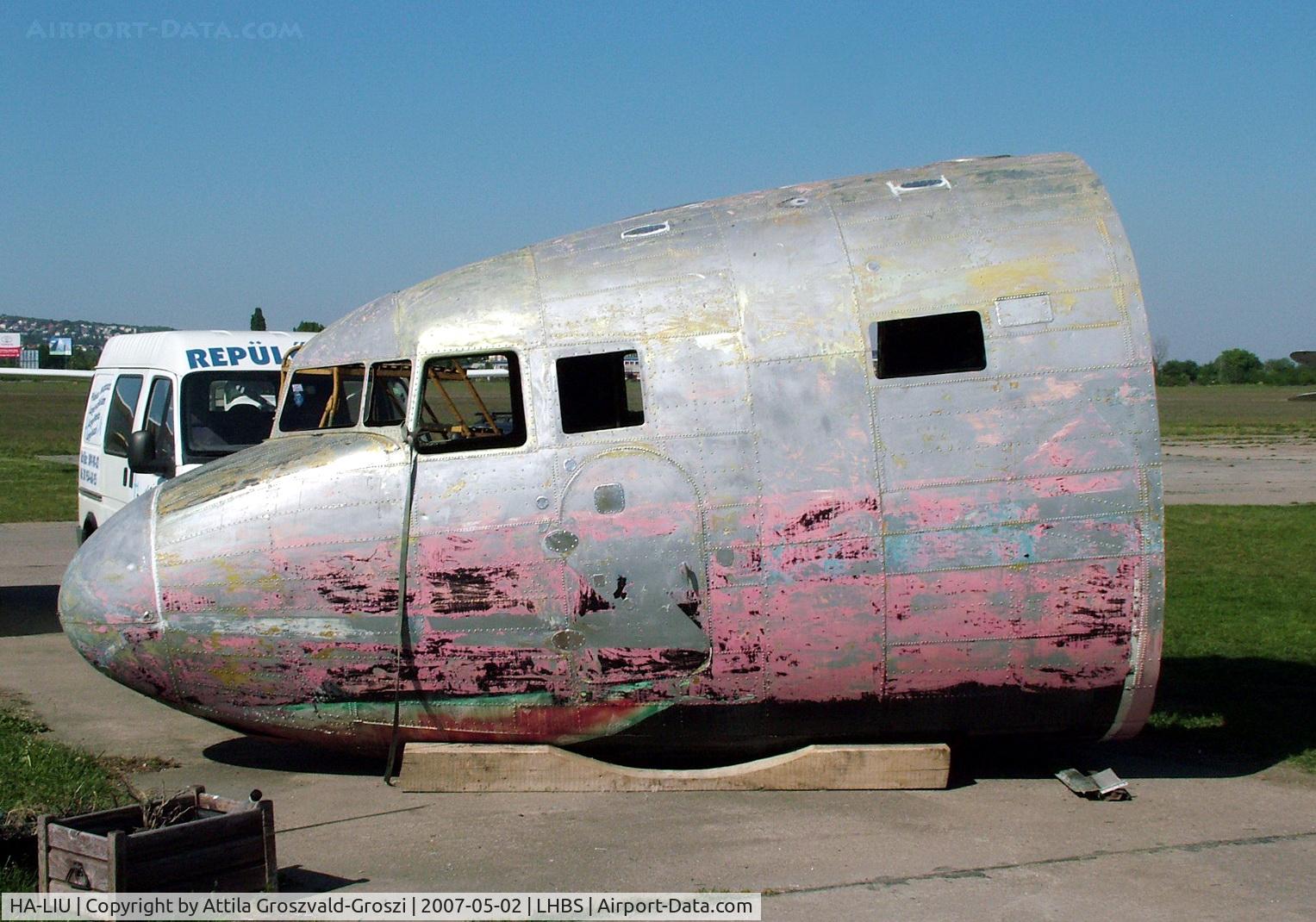 HA-LIU, 1951 Lisunov Li-2T C/N 18439306, The dismantled HA-LIU Li-2 of his cockpit.