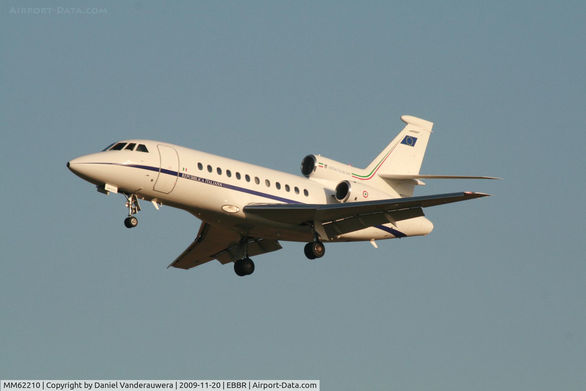 MM62210, 2003 Dassault Falcon 900EX C/N 116, Arrival to RWY 25L