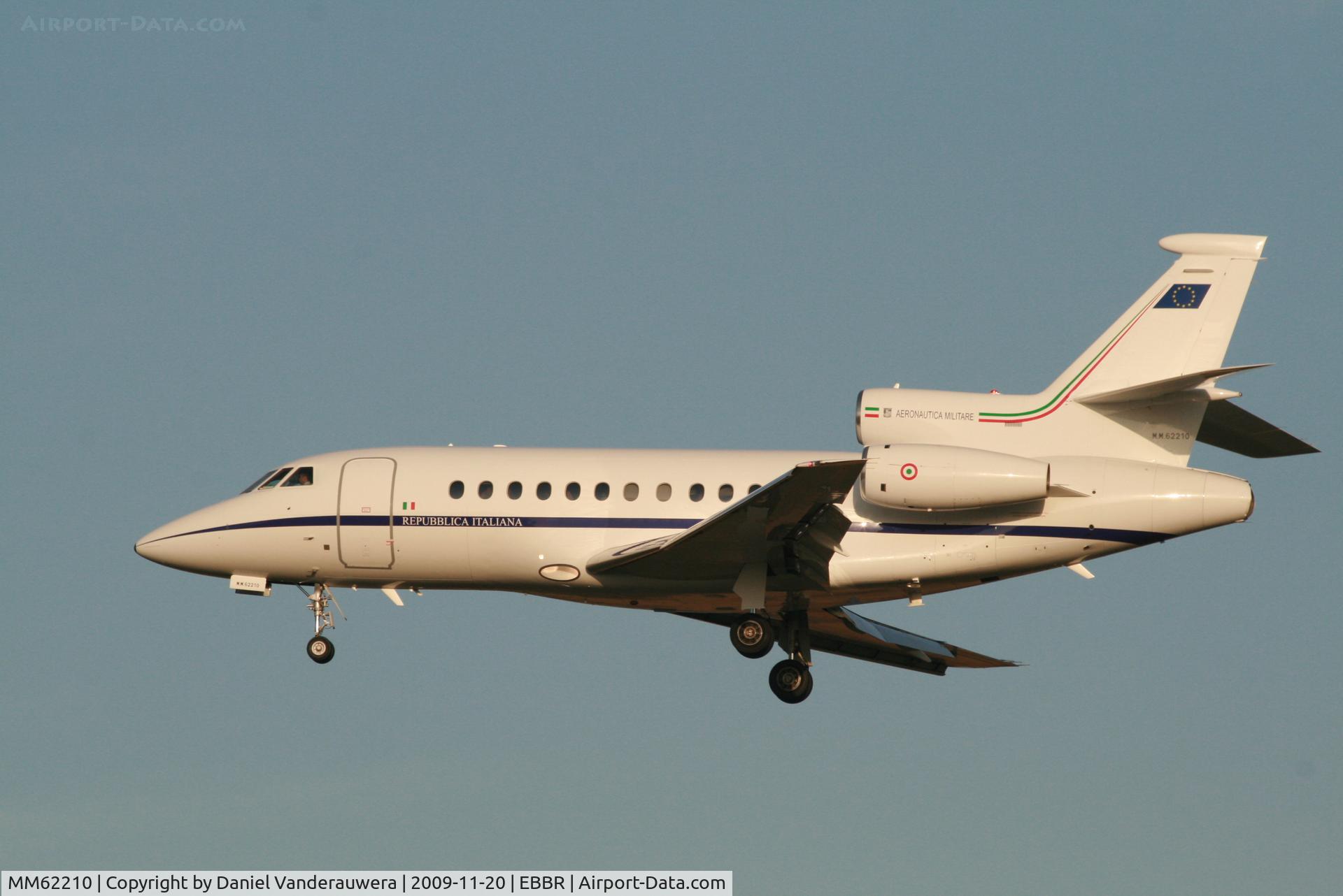 MM62210, 2003 Dassault Falcon 900EX C/N 116, Descending to RWY 25L