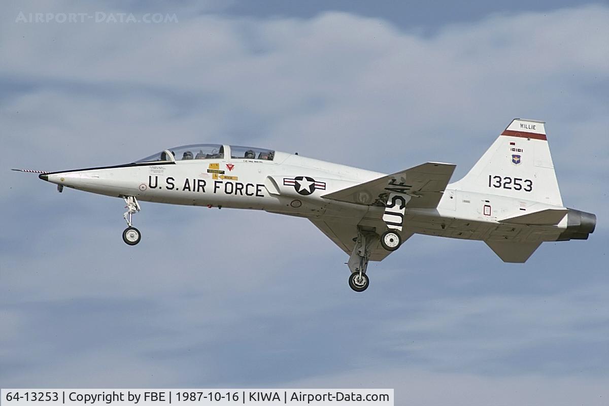 64-13253, 1964 Northrop T-38A Talon C/N N.5682, on final at Williams AFB, went to AMARC as TF0331 Aug 30, 2006.