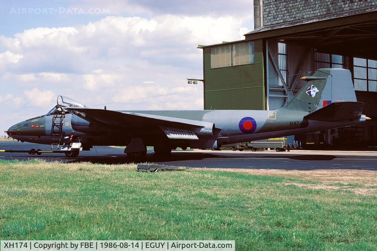 XH174, 1960 English Electric Canberra PR.9 C/N SH1738, Canberra PR.9 at RAF Wyton(Kodachrome slide scan)