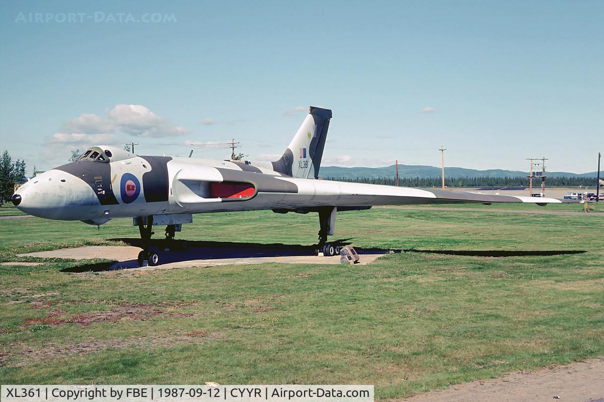 XL361, 1962 Avro Vulcan B.2 C/N Set 33, Gate guart at Goose Bay