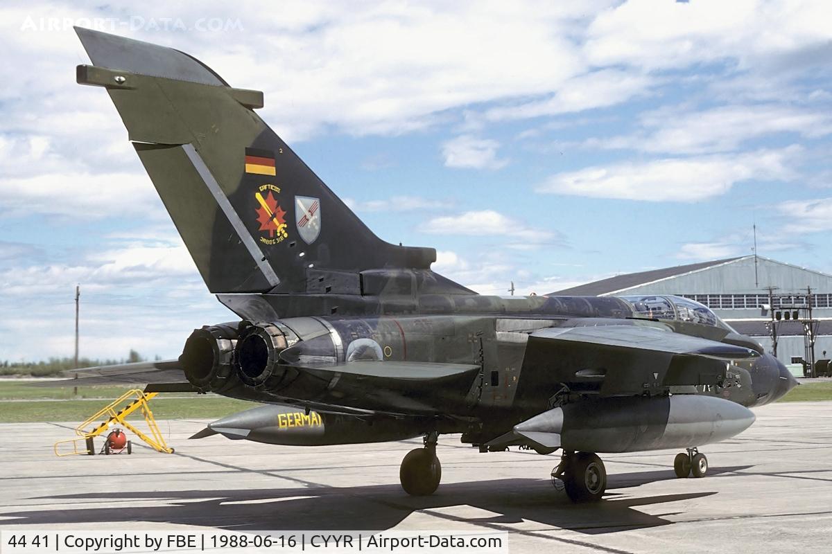 44 41, Panavia Tornado IDS C/N 359/GS098/4141, taxying out for another low level mission