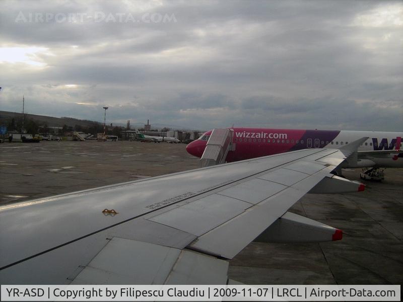 YR-ASD, 2007 Airbus A318-111 C/N 3225, At platform