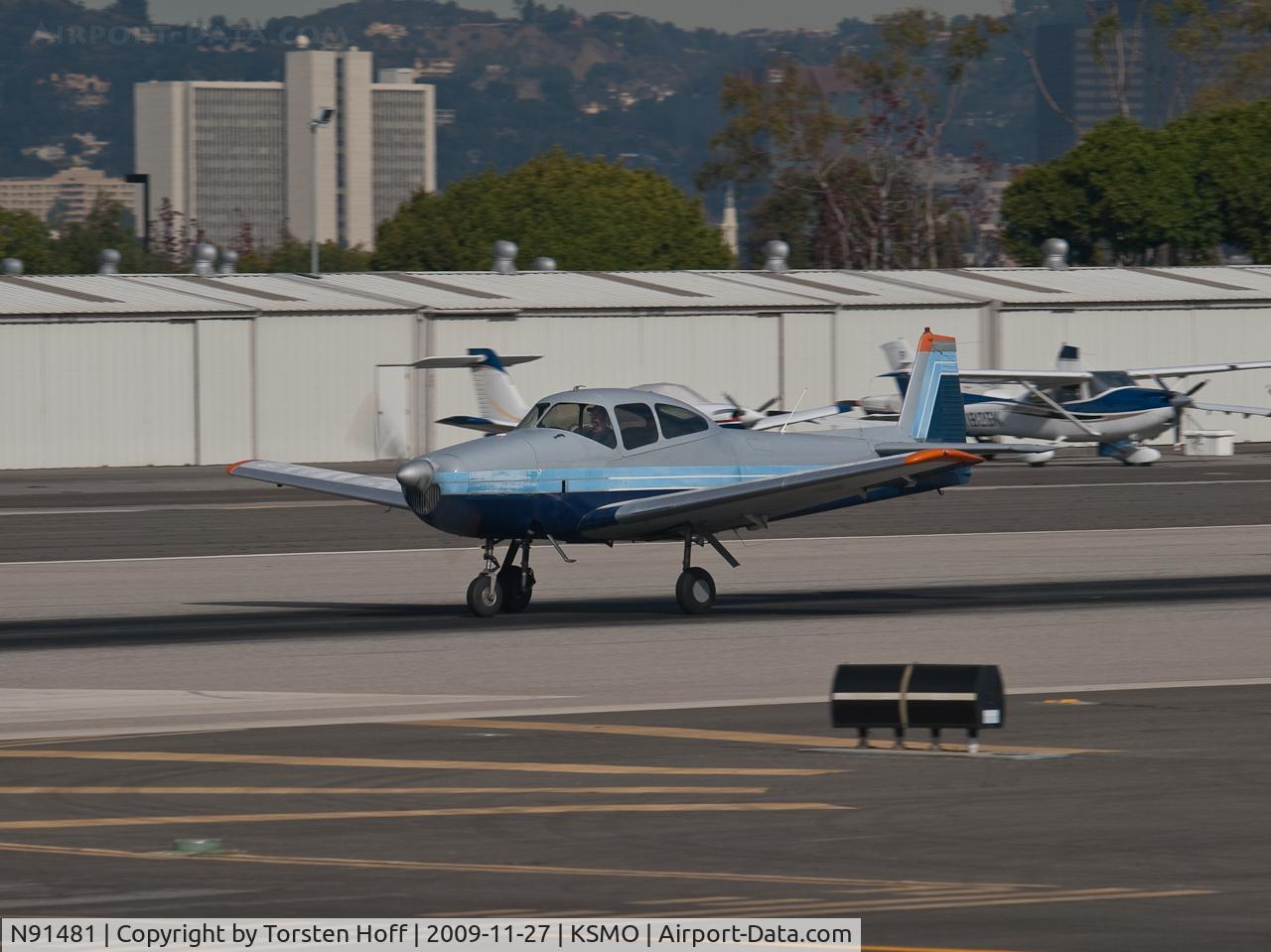 N91481, 1946 North American Navion C/N NAV-4-282, N91481 departing from RWY 21