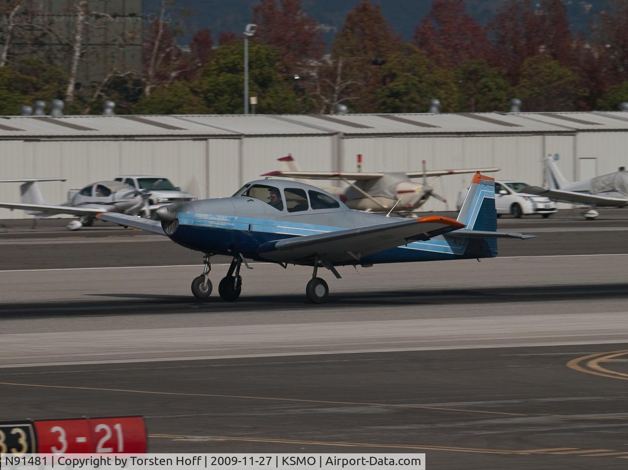 N91481, 1946 North American Navion C/N NAV-4-282, N91481 departing from RWY 21