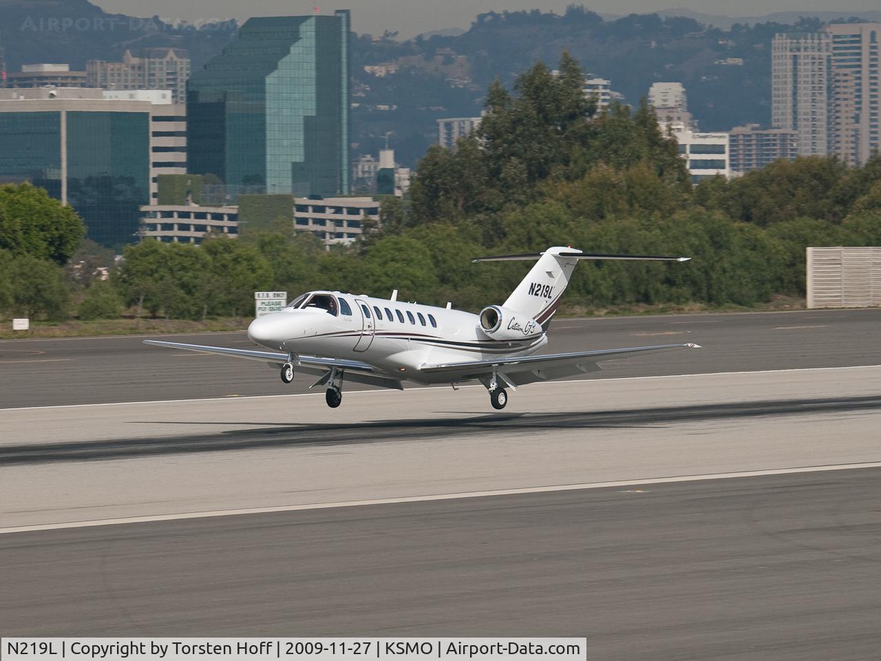 N219L, 2006 Cessna 525B CitationJet CJ3 C/N 525B-0091, N219L arriving on RWY 21