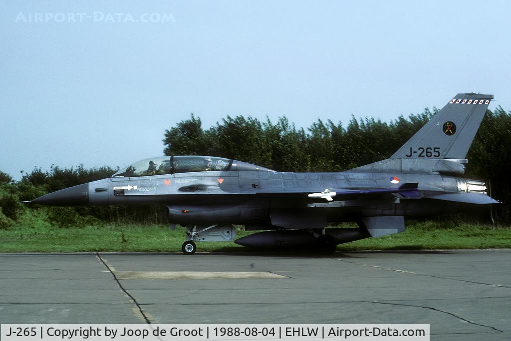J-265, Fokker F-16B Fighting Falcon C/N 6E-7, rolling to the runway