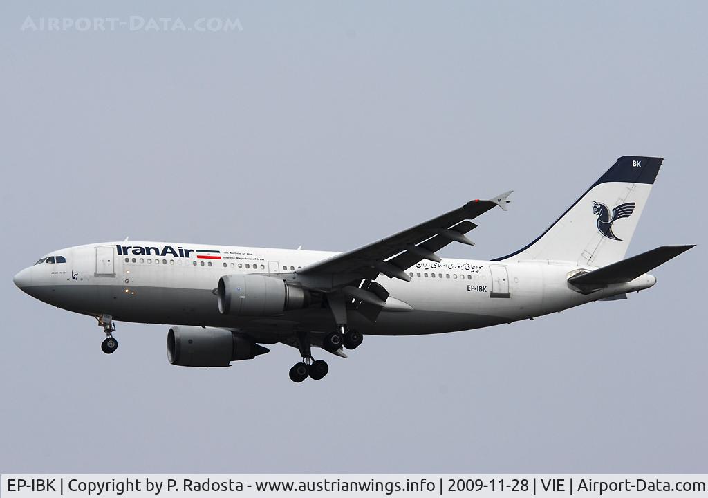 EP-IBK, 1993 Airbus A310-304 C/N 671, Arriving instead of A 320