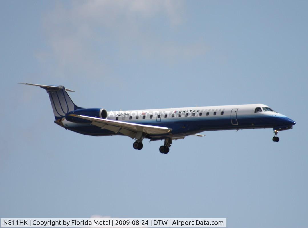 N811HK, 2000 Embraer ERJ-145LR (EMB-145LR) C/N 145256, United Express ERJ-145