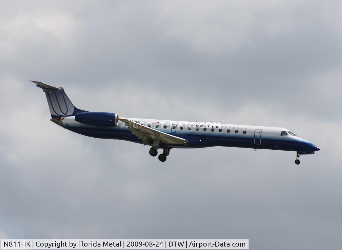 N811HK, 2000 Embraer ERJ-145LR (EMB-145LR) C/N 145256, United Express ERJ-145