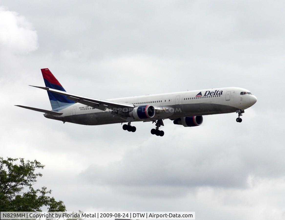N829MH, 2000 Boeing 767-432/ER C/N 29700, Delta 767-400