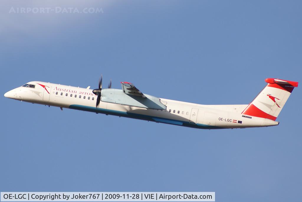 OE-LGC, 2000 De Havilland Canada DHC-8-402Q Dash 8 C/N 4026, Austrian arrows De Havilland Canada DHC-8-401