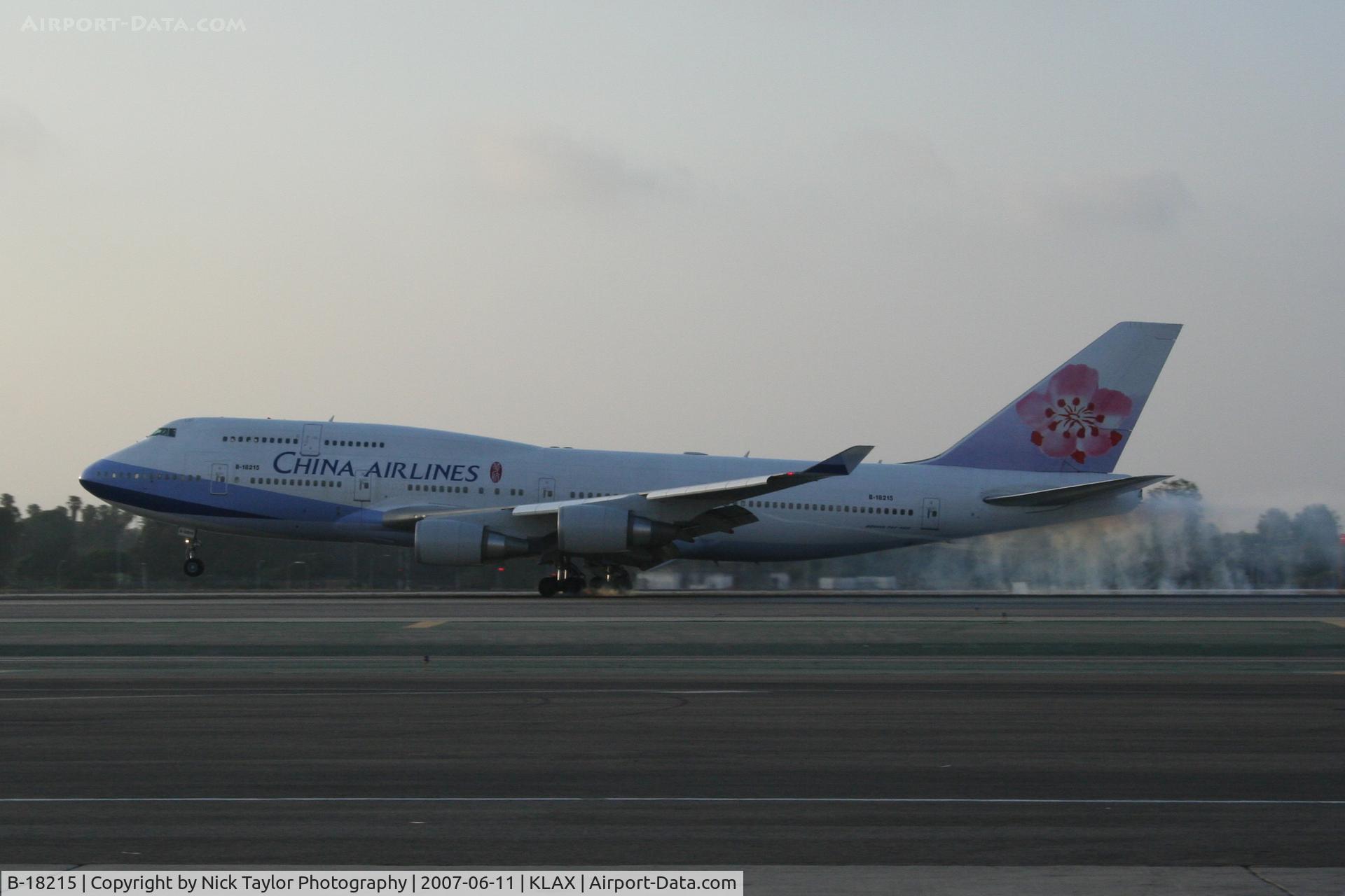 B-18215, 2005 Boeing 747-409 C/N 33737, Touchdown 24R