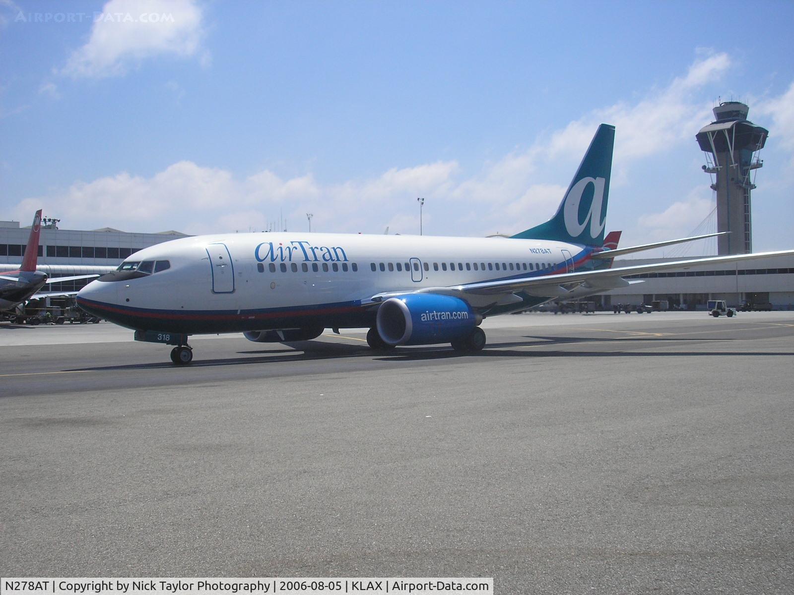 N278AT, 2005 Boeing 737-76N C/N 32665, Just pushed out of the gate