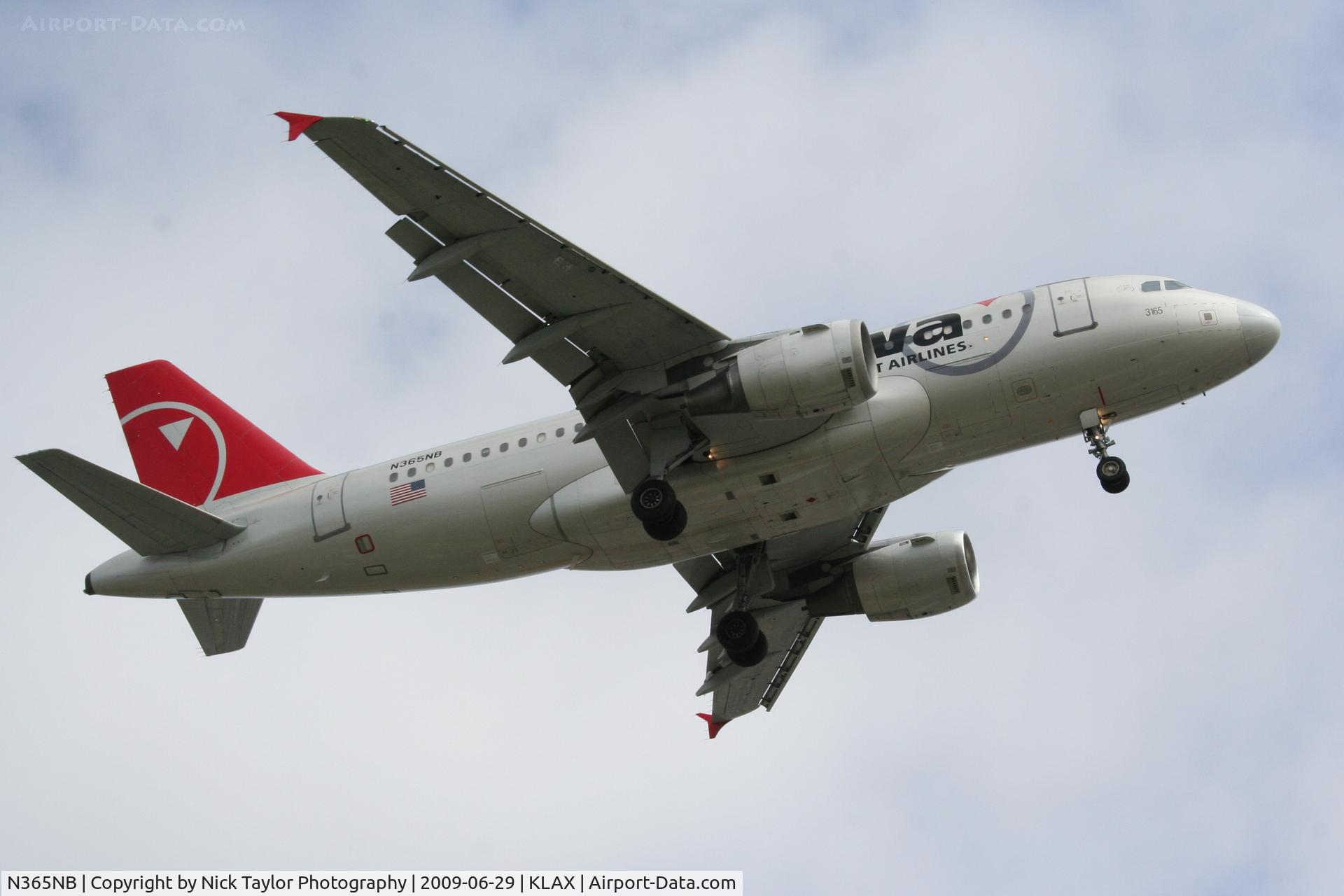 N365NB, 2003 Airbus A319-114 C/N 2013, Landing 24R