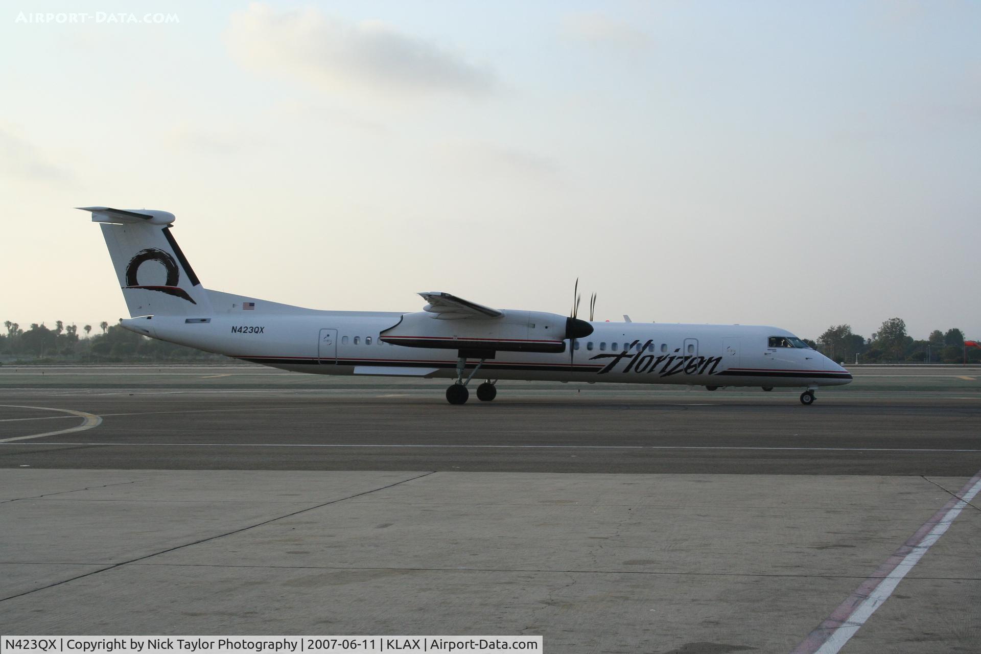 N423QX, 2007 Bombardier DHC-8-402 Dash 8 C/N 4153, Taxiing to 24L